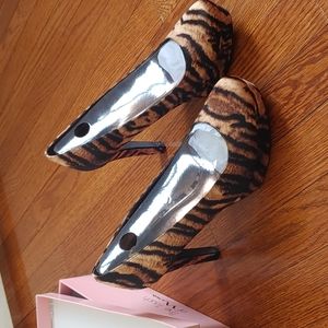 Tiger high heels NWT